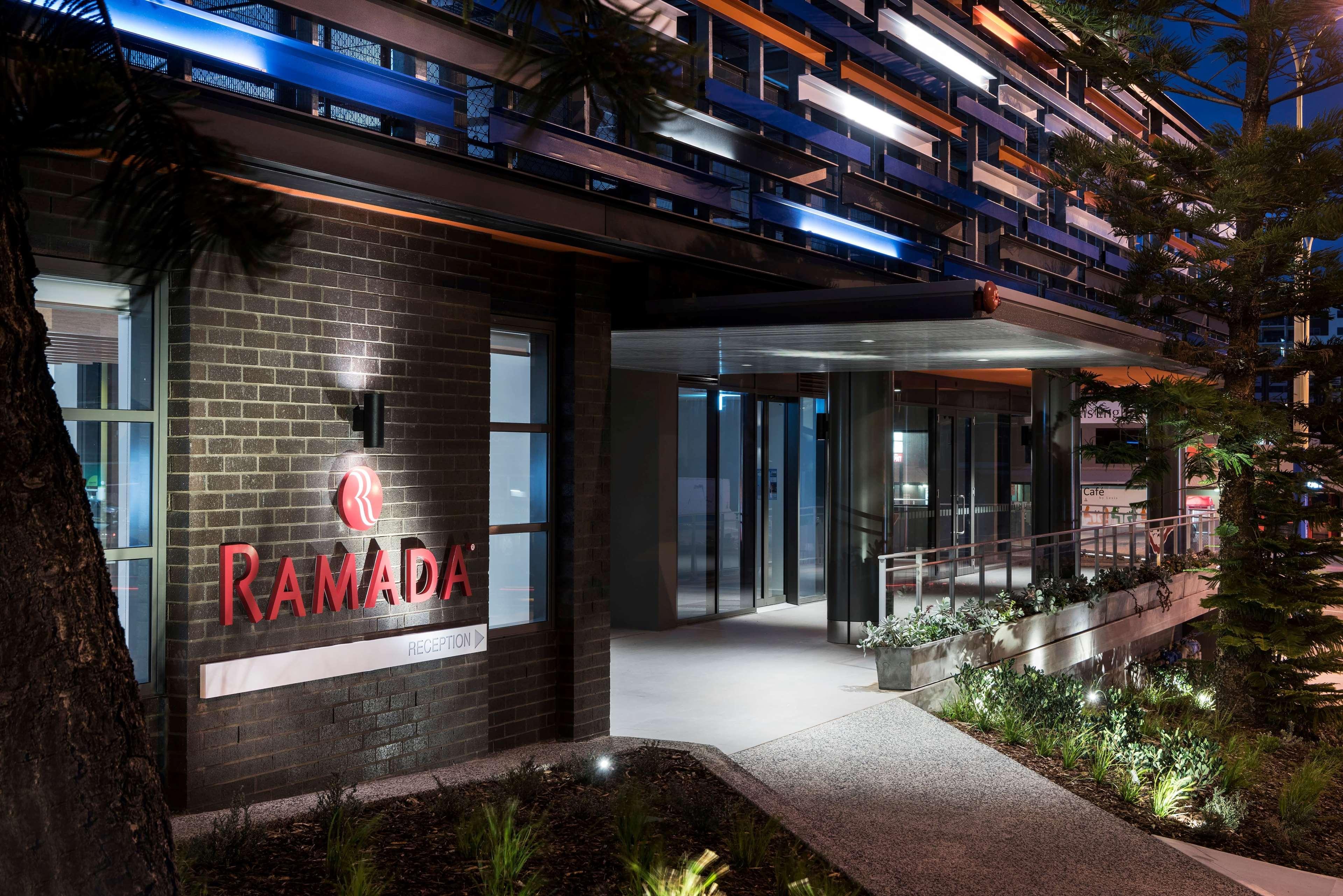 Ramada By Wyndham Vetroblu Scarborough Beach Перт Экстерьер фото